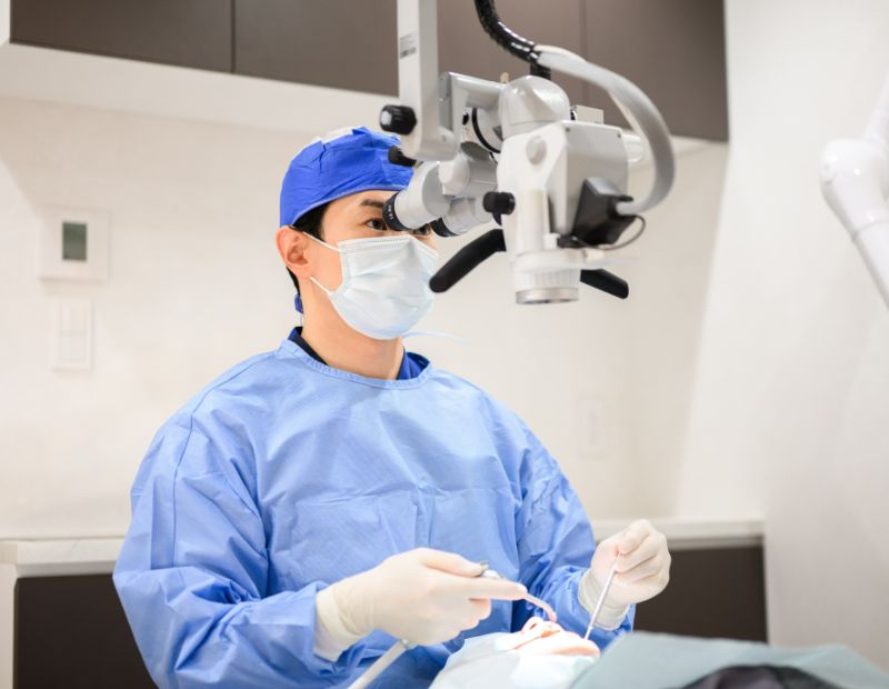 マイクロスコープを用いた精密な治療